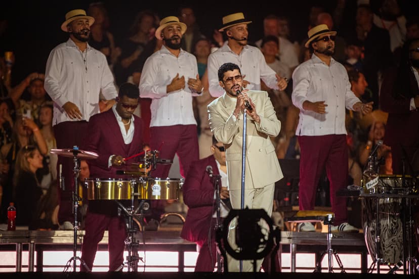 Bad Bunny uppträder på Strawberry Arena