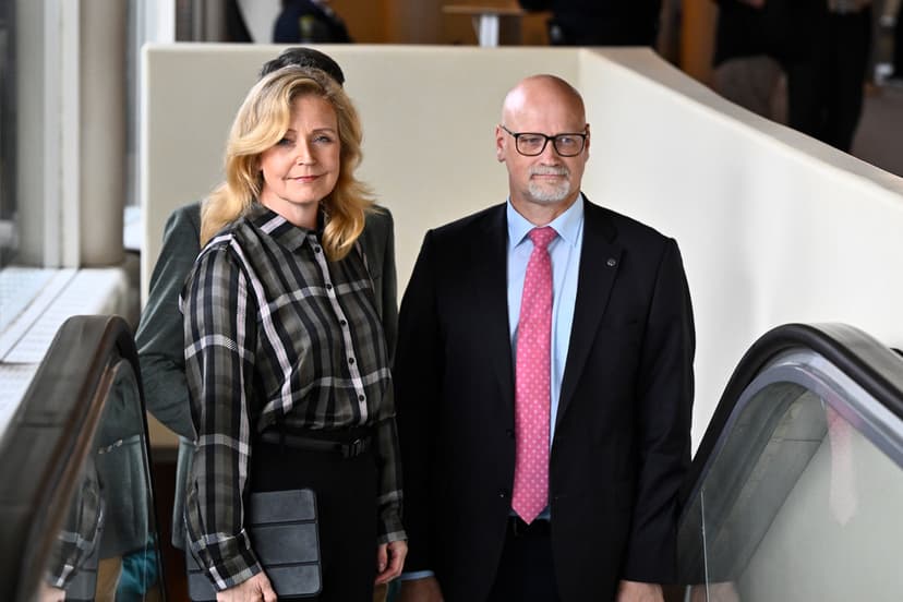Centerpartiet pressträff regeringskrav