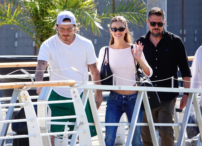 Brooklyn Beckham och Nicola Peltz i Venedig