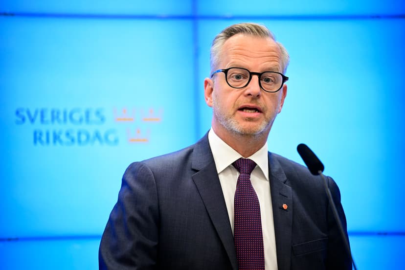 Mikael Damberg (S) håller presskonferens om vårändringsbudgeten