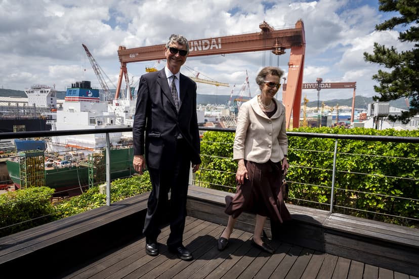 Prinsessan Anne och maken Tim Laurence besöker Sydkorea