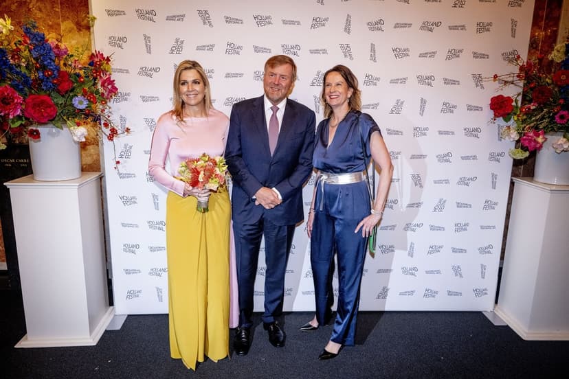 Nederländernas kungapar går på föreställning