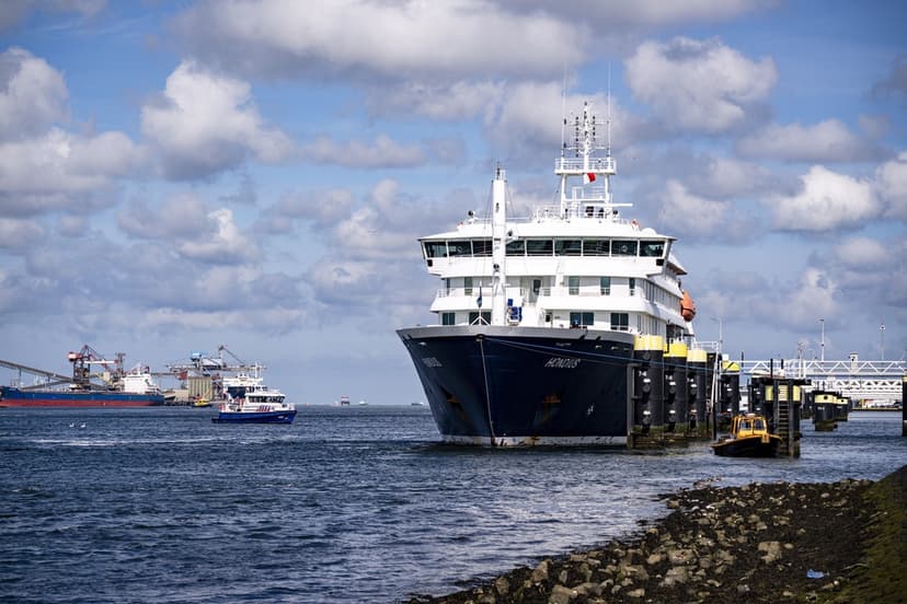 Virusfartyget i Rotterdam – desinficering inleds