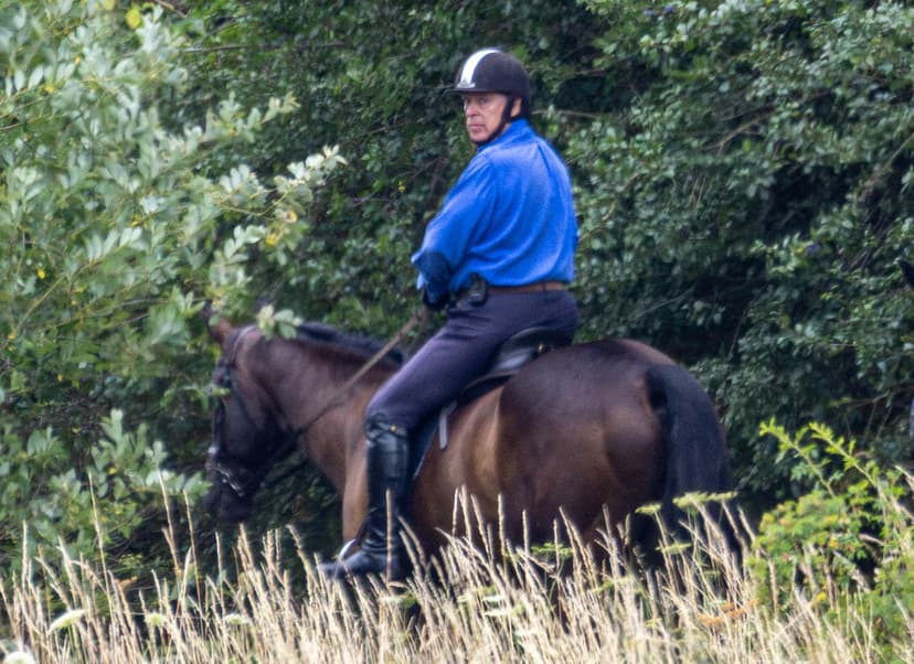 Andrew Mountbatten-Windsor på ridtur
