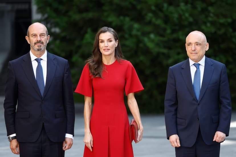 Drottning Letizia närvarar vid prisutdelning