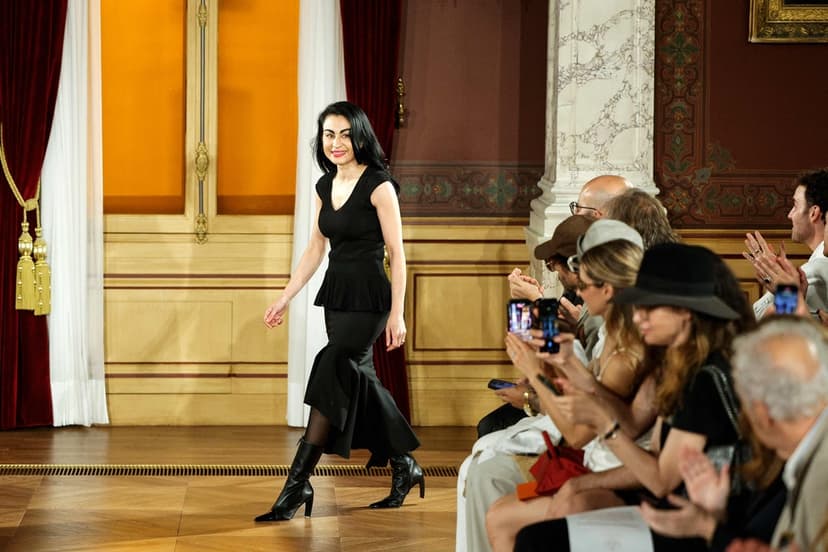Svensk-iranska designern Bahareh Ardakani med märket Ardazaei på haute couture-veckan i Paris