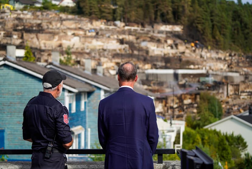 Kronprins Haakon besöker Drammen efter branden