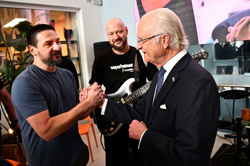 King Carl Gustaf visits Ukraine