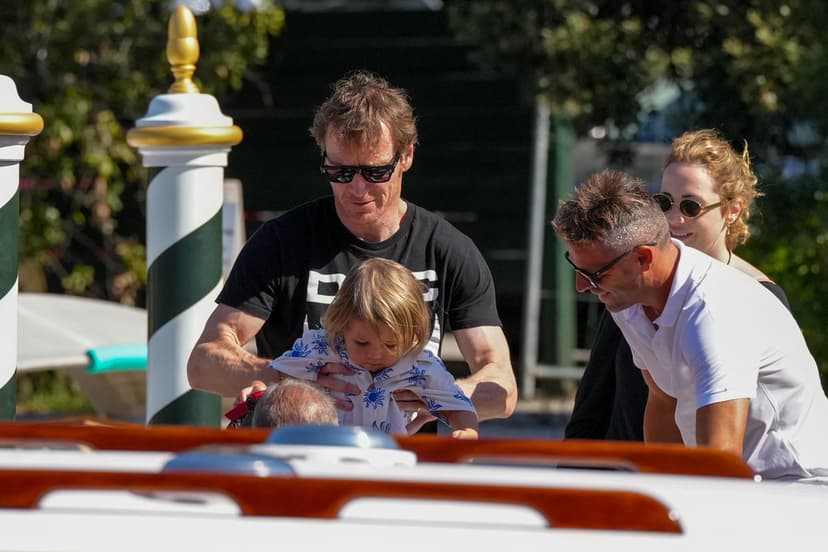 Michael Fassbender med familjen i Venedig
