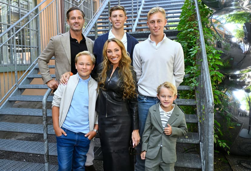 Charlotte Perrelli lanserade sina nya läsglasögon
