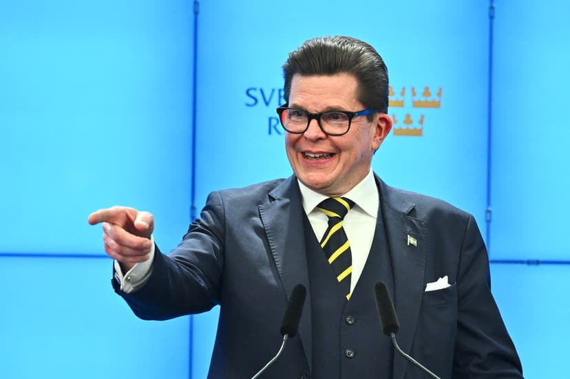 Talman Andreas Norlén håller pressträff